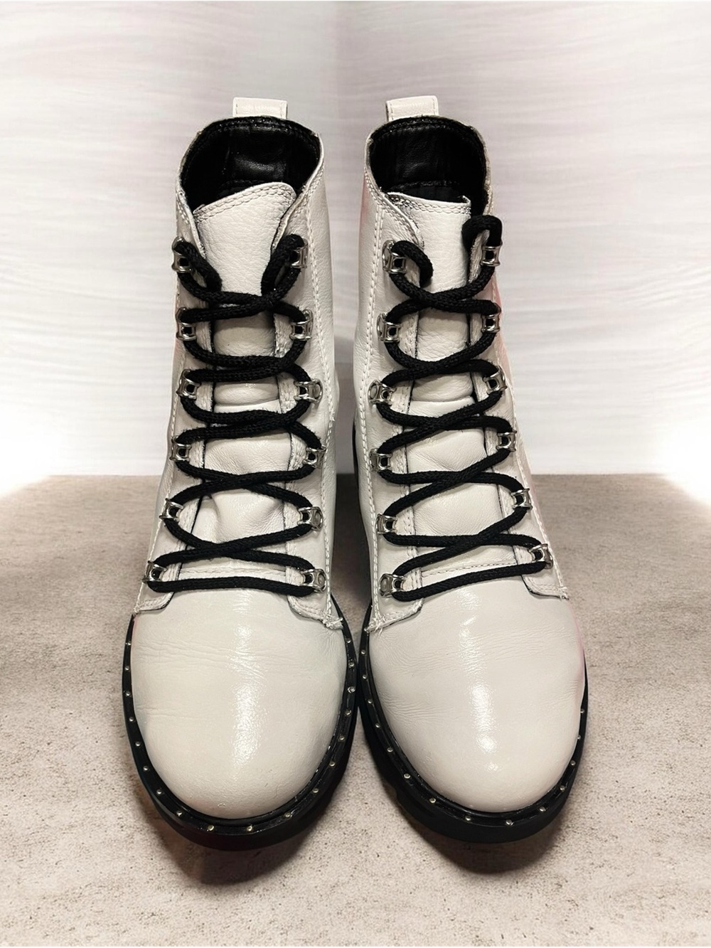 Sorel Lennox White Lace-Up Combat Booties with Black Laces Sz 9.5